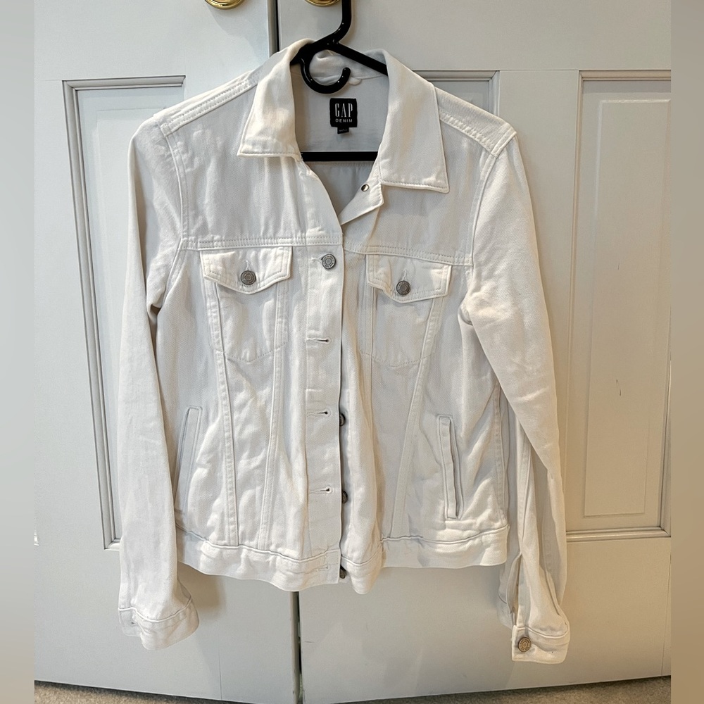 Gap M. Classic white jean jacket